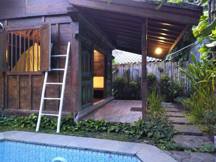 Bagus - Near & Trendy Shops, Restaurants, Cafes *