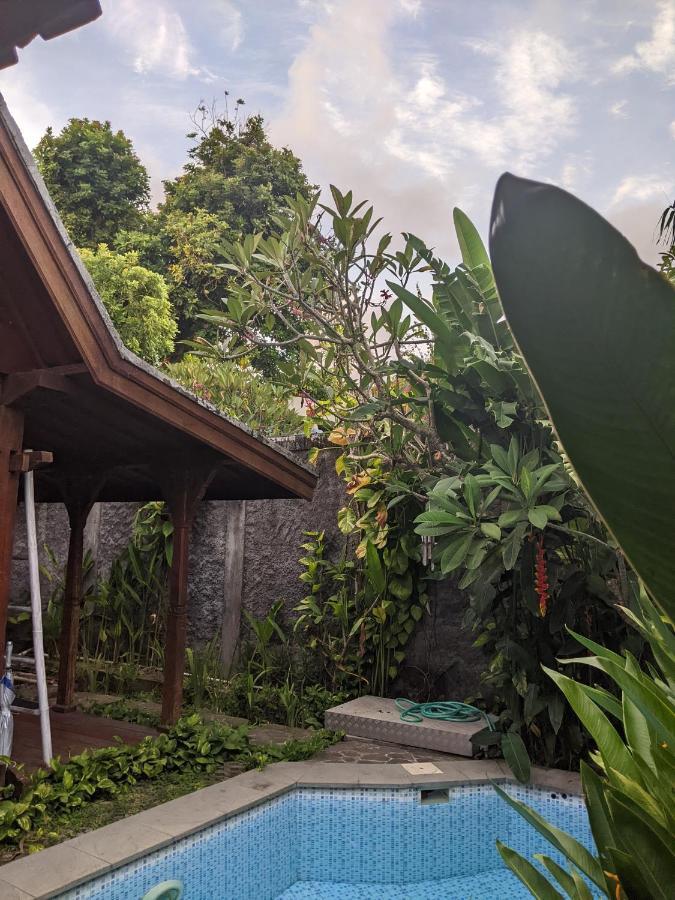Bagus - Near & Trendy Shops, Restaurants, Cafes Villa Seminyak (Bali)