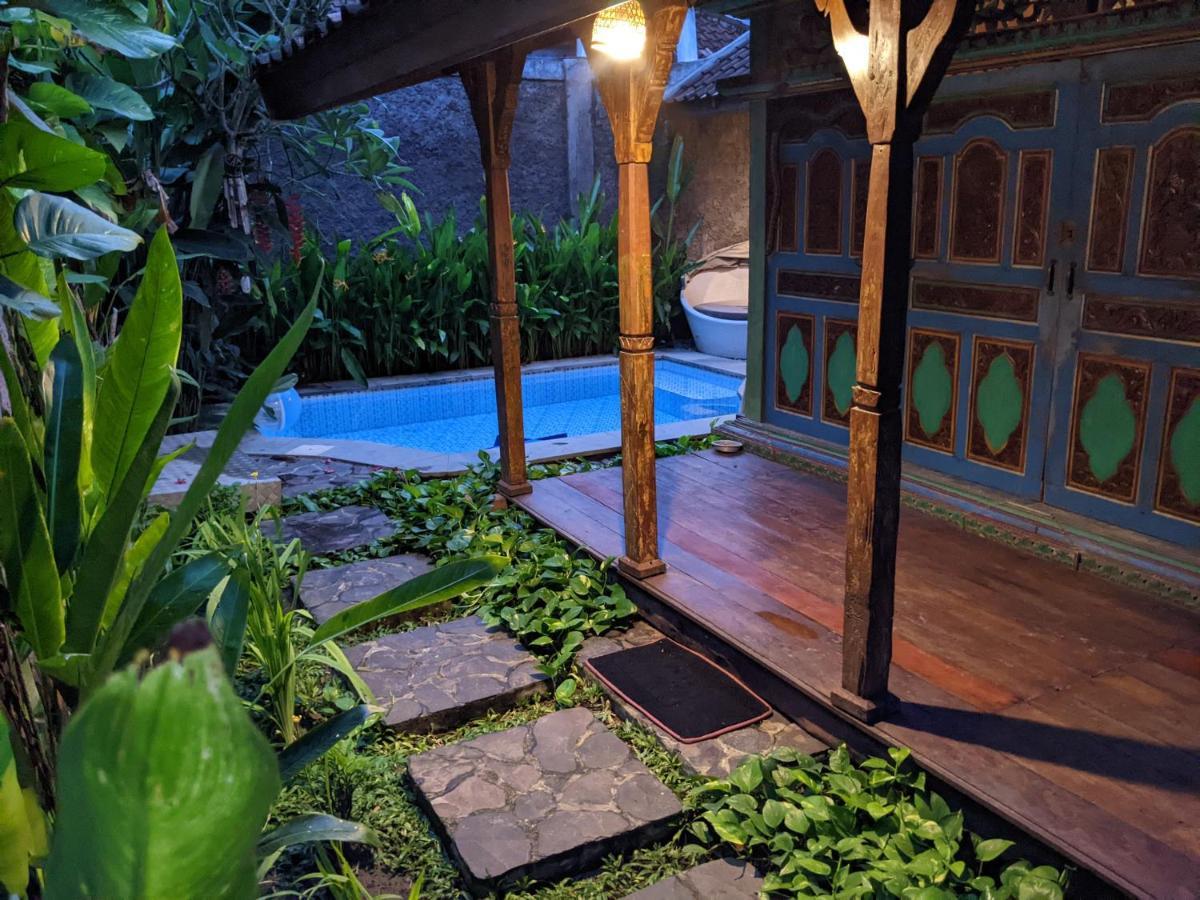 Bagus - Near & Trendy Shops, Restaurants, Cafes Seminyak (Bali)