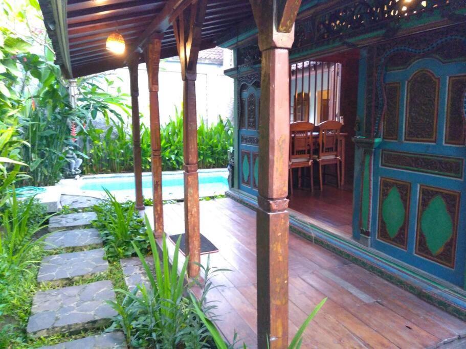 Bagus - Near & Trendy Shops, Restaurants, Cafes Villa