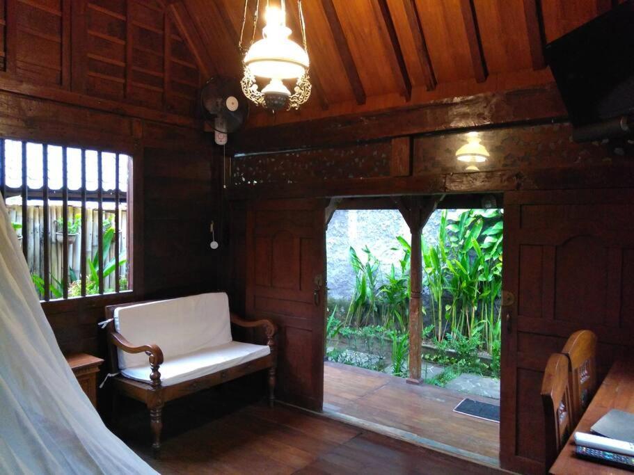 Bagus - Near & Trendy Shops, Restaurants, Cafes Villa *