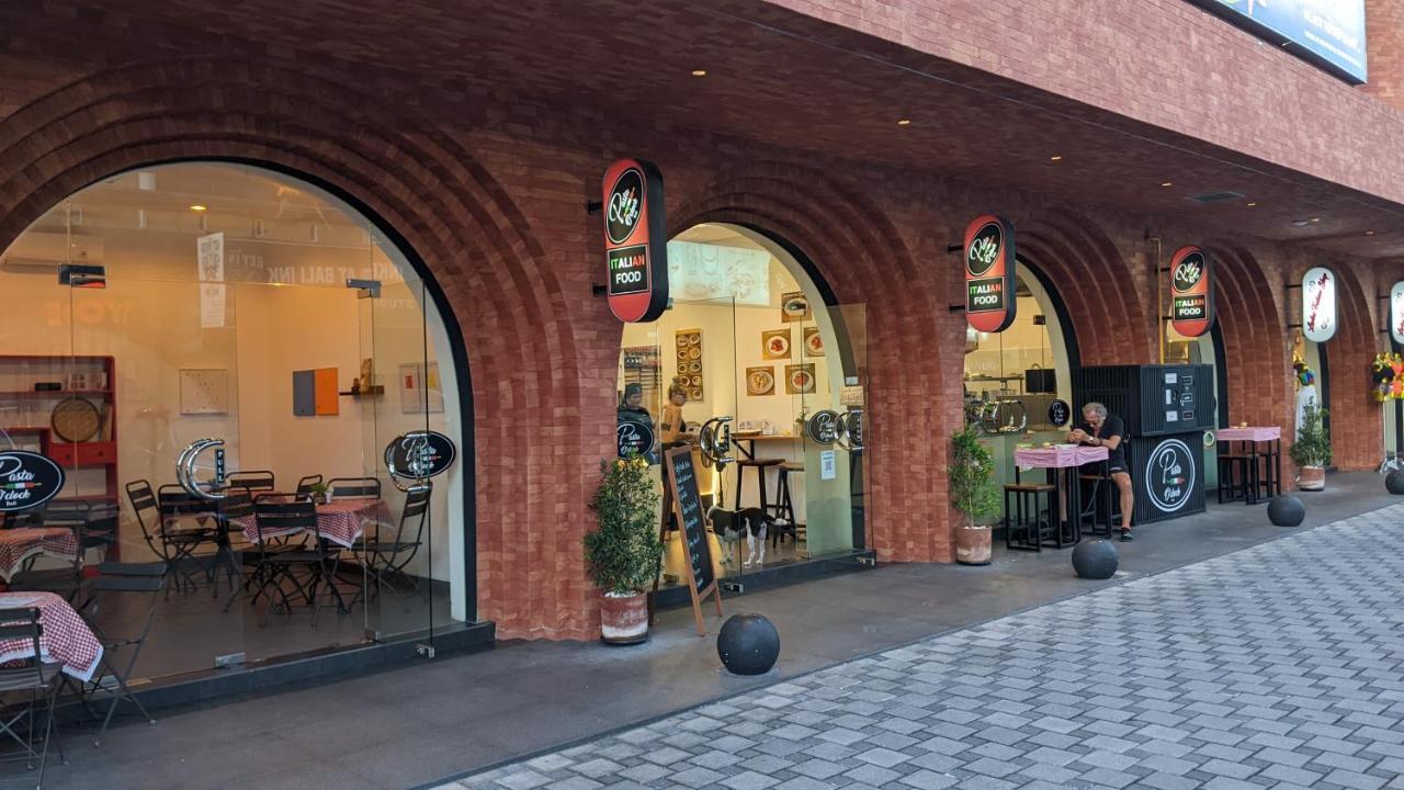 Bagus - Near & Trendy Shops, Restaurants, Cafes Villa Seminyak (Bali)