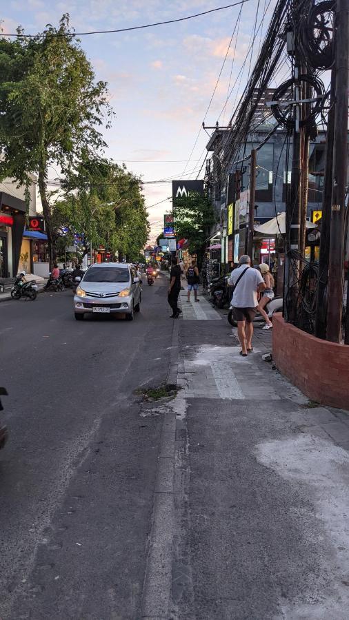Bagus - Near & Trendy Shops, Restaurants, Cafes *